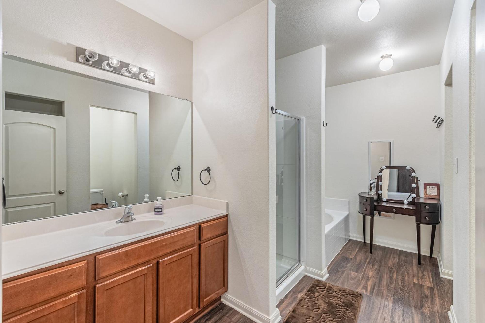 Luxury 5Br Dallas Retreat With Business Amenities - Perfect For Business Travelers, Families & Groups Kültér fotó